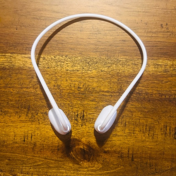 Pro Air Wireless Earbuds - Picture 2 of 3